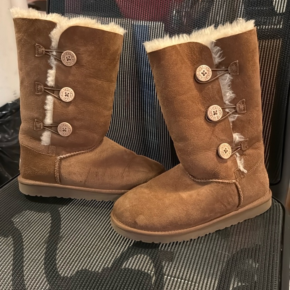 Ugg Boot - image 1